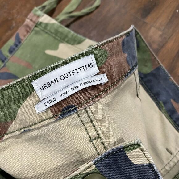 Urban Outfitters Renewal Vintage Camo Pants size 2 - Picture 6 of 9